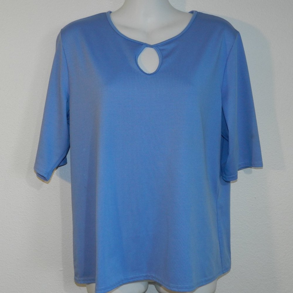 Vintage Kathie Lee Collection sky blue top with 3/4 sleeves and keyhole neckline